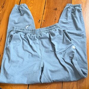 vuori boyfriend sweatpants women’s size xs in a blue gray